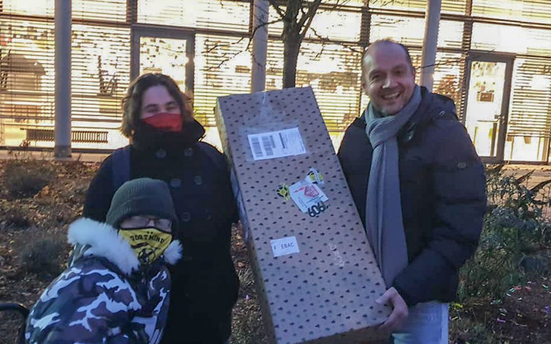 Erste Geschenkübergabe