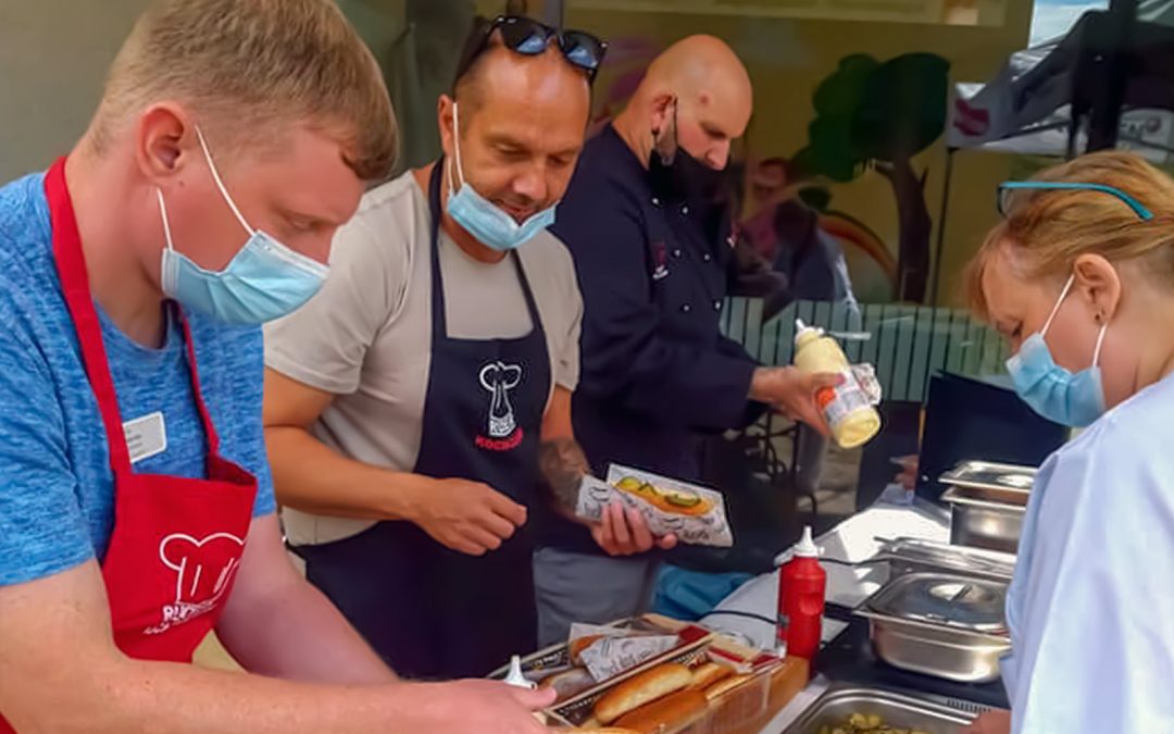 Leckere Aktion im Helios Klinikum: Hot-Dogs für Alle!