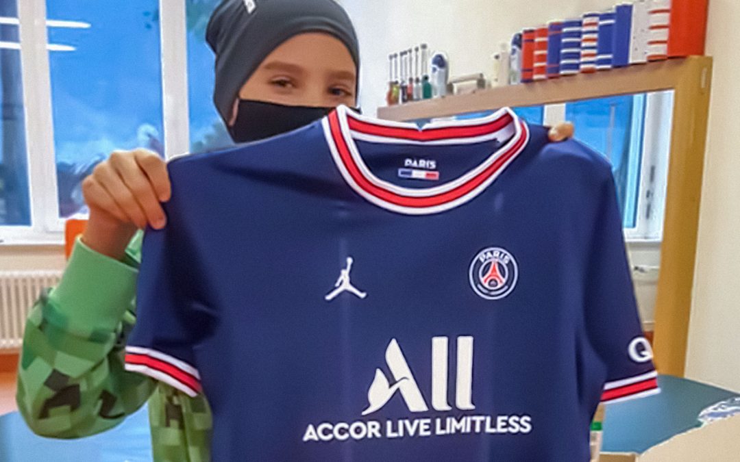 Ein Fußball-Fanpaket von Paris Saint-Germain für Marlon