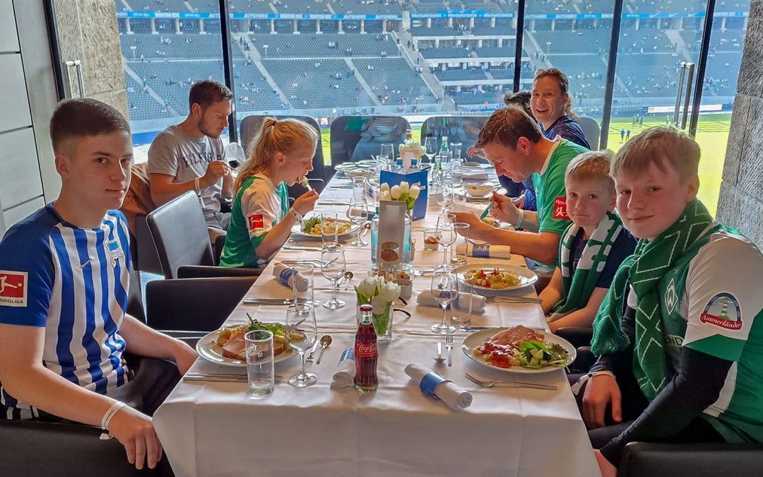 Herzenswunsch-Erfüllung mit einem Fußballnachmittag im Olympiastadion