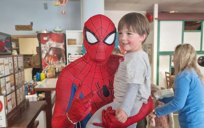 Herzenswunscherfüllung Spider-Man auf Mattheos Geburtstagsparty