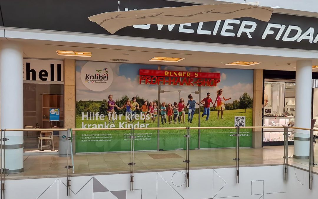 Große Schaufenster Werbung für Kolibri in den Schönhauser Allee Arcaden