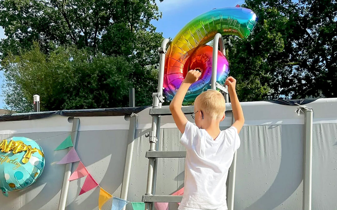 Nach einer schweren Zeit bekommt Finn einen eigenen Pool zu seinem 6. Geburtstag!