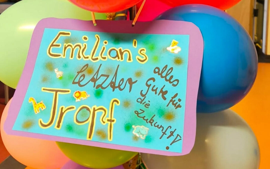 Ein weiteres glückliches Kind. Emilian hat seinen letzten Tropf bekommen