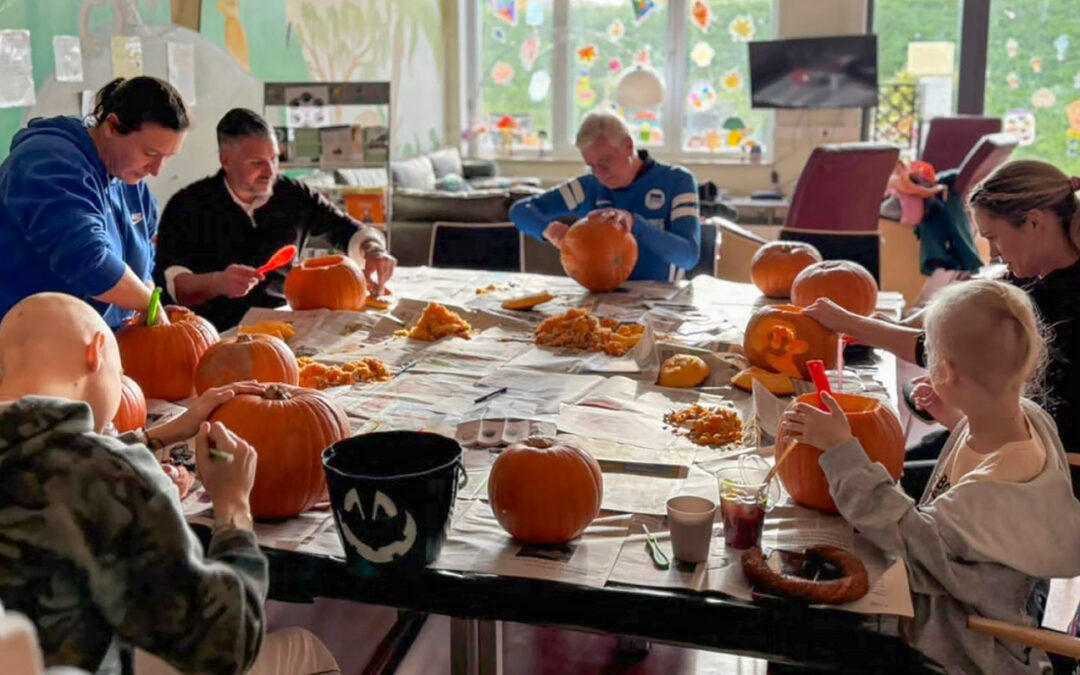 Hallooween in der Kinderonkologie mit Kürbissschnitzen