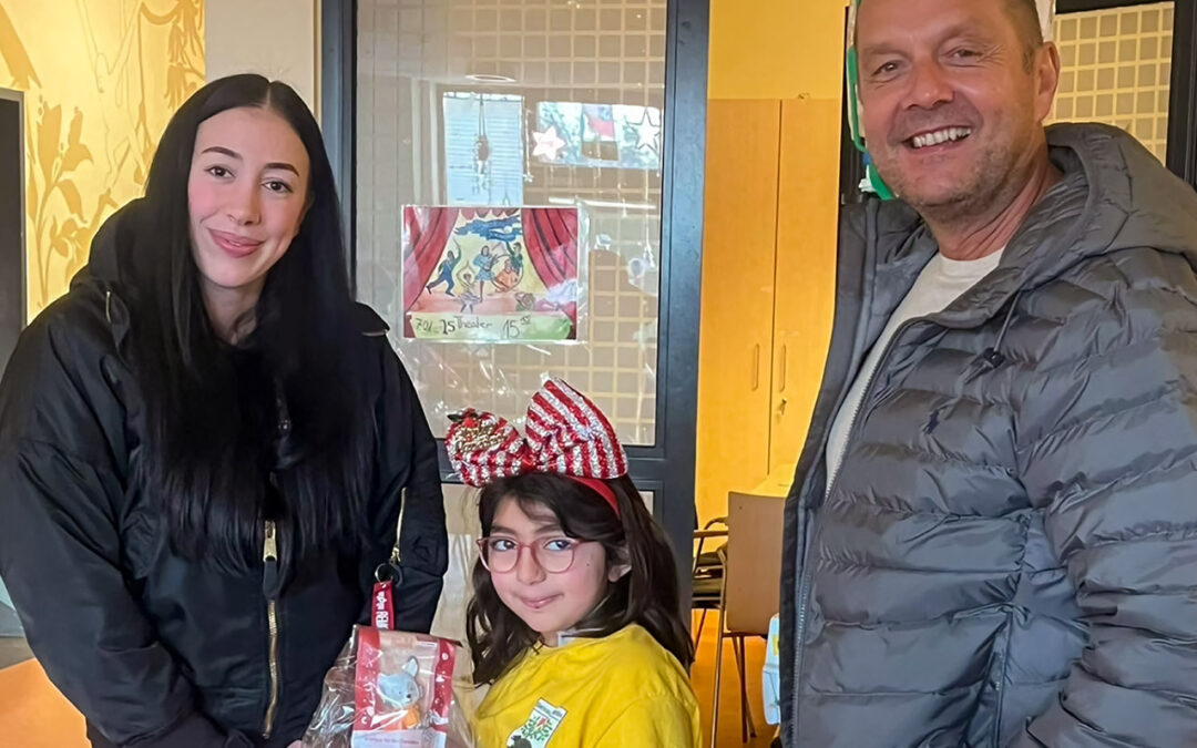 Vorzeitiger Weihnachtsmann für die Kinderkrebsstation im Helios Klinikum Berlin-Buch