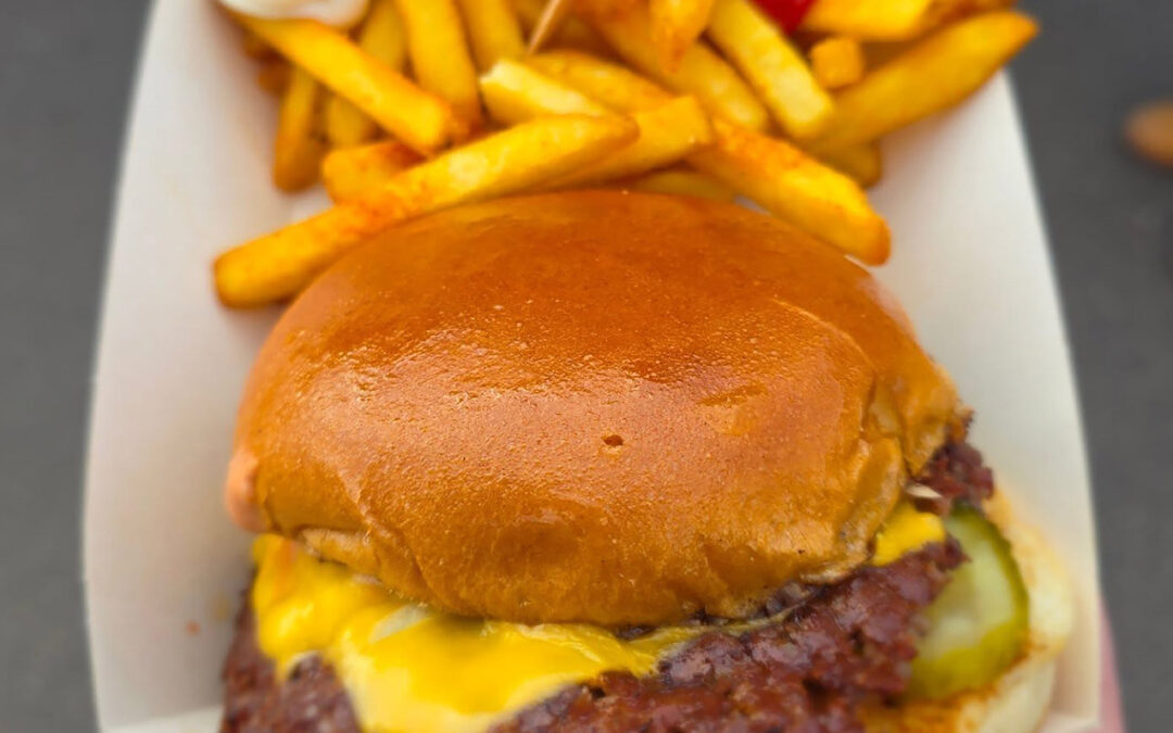 Es gab lecker Burger mit Pommes für die Kinderkrebsstation im Helios Klinikum Berlin-Buch