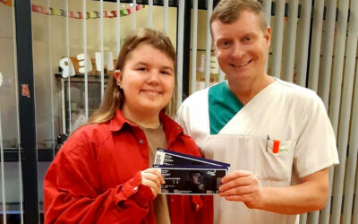 Maria’s Herzenswunsch konnte mit Karten für ihren Lieblingskünstler erfüllt werden