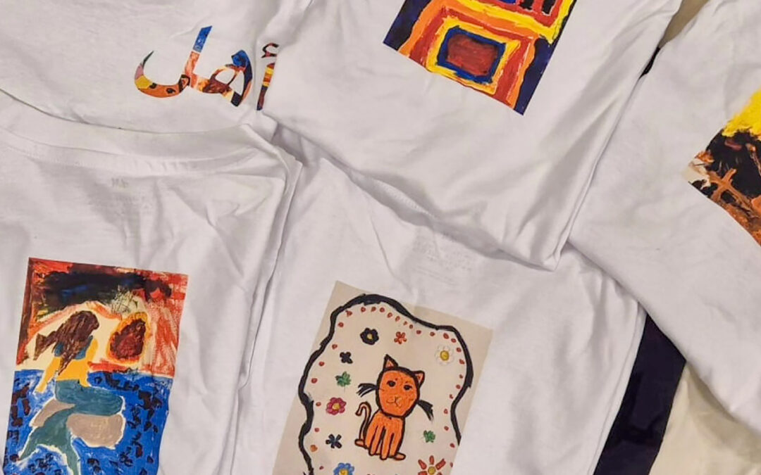 Kreativität schenkt Kraft: Kinder gestalten ihre eigenen T-Shirts