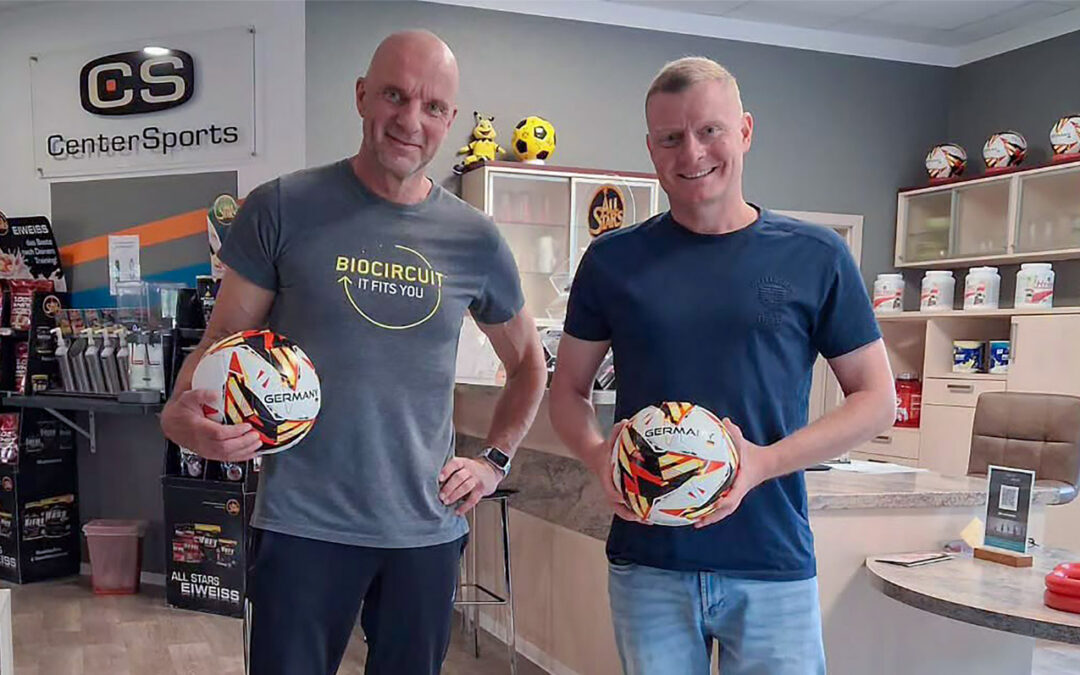 Passend zur WM gab’s eine Fußball-Spende für die Kinderkrebsstation