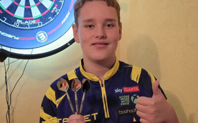 Mit seiner Leidenschaft für Darts findet Devin nach der schweren OP zurück auf die Beine
