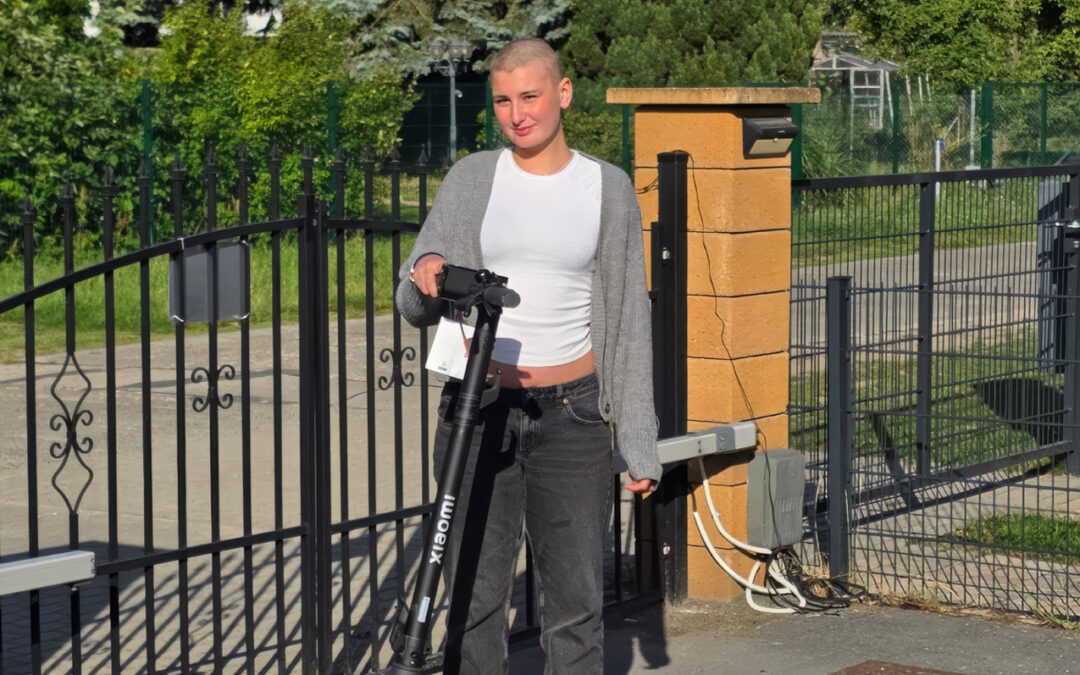 Herzenswunsch erfüllt: Ein eigener E-Scooter für die 14-jährige Priya
